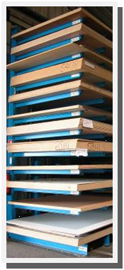 Draagarm-stelling met lange draagarmen en kleine vakken voor opslag meubelplaten, hout platen, staalplaten, aluminiumplaten kunsttofplaten, grannietplaten, RVS platen en metaalplaten.
