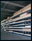 Draagarmstelling voor hout, plaatmateriaal en andere bouwmaterialen.